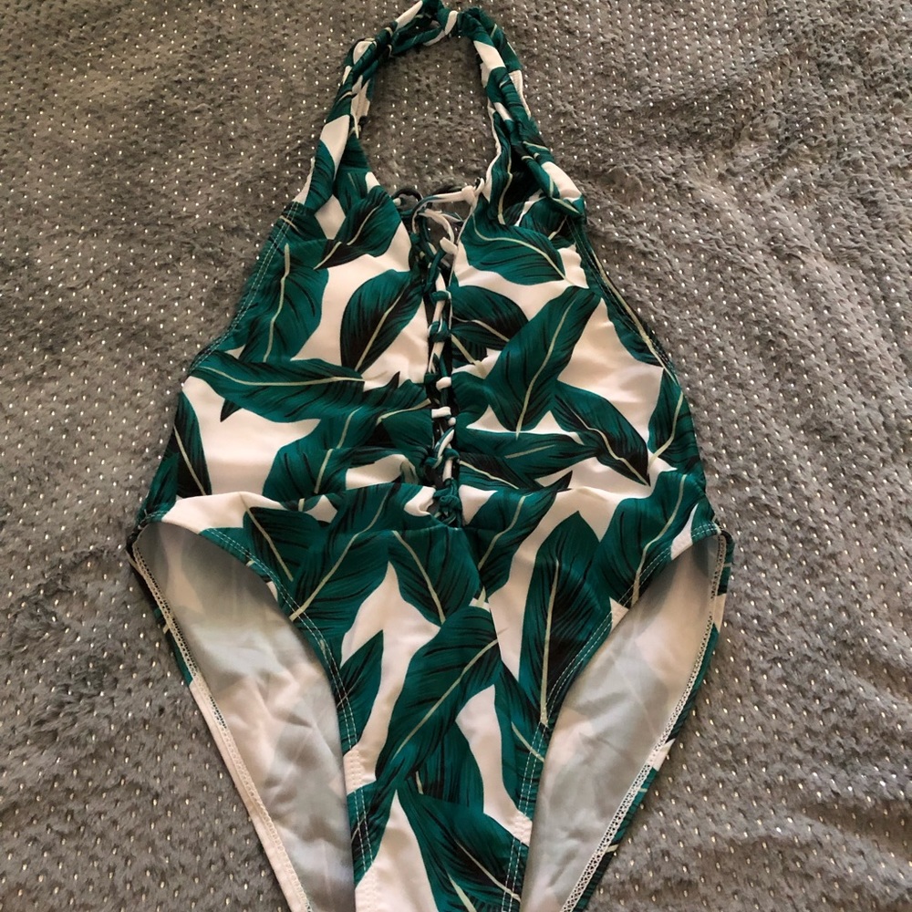 Green White One Piece Sexy Bikini 👙